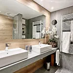 E405 - 42m2 Alpenschick Mit Balkon, Ausblick, Pool * Σεντ Μόριτζ