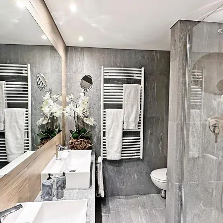 E405 - 42M2 Alpenschick Mit Balkon, Ausblick, Pool